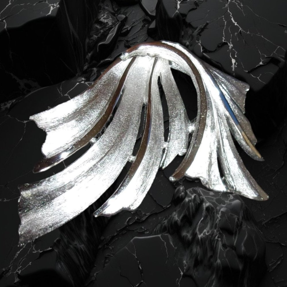Crown Trifari Silver Tone Brushed & Polished Brooch Signed 1960's Feather MCM